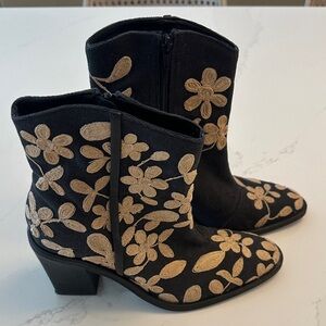 Free people Floral Embroidered Black Ankle Boots